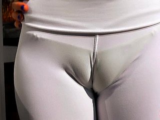 Astonishing BIG натуральных сиськи н Огромный Cameltoe, Белый Latin подросток!