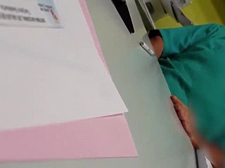 Un medico si masturba davanti a un paziente