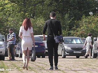 Jeny Smith legato nudi nella foresta