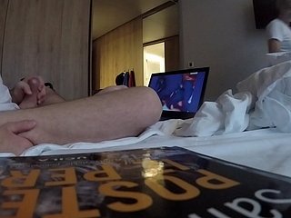 Dick flach per la cameriera dell'hotel