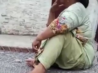 Desi Hot Pakistani Aunty Weed Smoking
