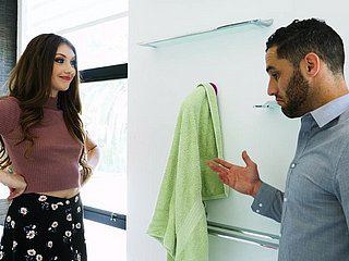 خوبصورت ہک گرم، شہوت انگیز Brunette ایلینا کوشکا میں دلچسپی رکھتا ہے