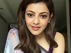 Kajal Aggarwal Pokazuje pachami i boobs w rękawów Saree