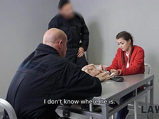 في سن المراهقة لا يعرف أين أخذها ضابط الأمن لكنها تحصل مارس الجنس