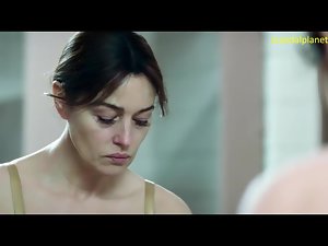 Monica Bellucci nackt Brüste und Brustwarzen in Ville-Marie Jacket