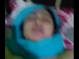 Moglie hijabi scopa