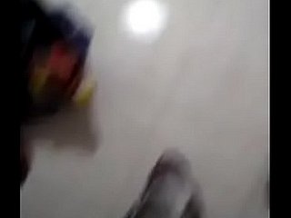 فيدttro ساخن لمغربي ينيك صرصور ويعطيه منديل
