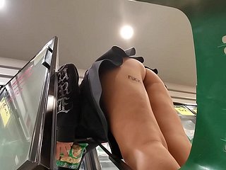 Ich habe eine Kamera nearby den Supermarktwagen gesteckt und ein Culona ohne Höschen aufgenommen, den besten Upskirt, den Sie heute nearby HD sehen werden, und ohne Blowjobs