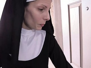 Moglie pazza suora cazzo nella calza