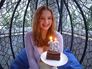 Fickte eine dünne Süße, als sie 18 Jahre alt wurde - Verlonis
