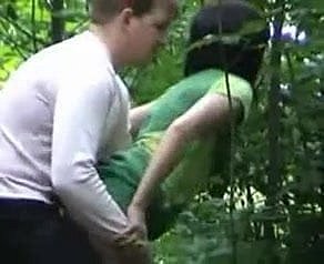 Coppia russa nella foresta