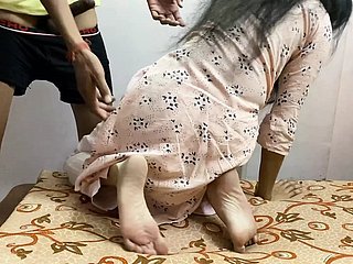 Slimgirl Bhabi 치트 남편 포르노 비디오와 명확한 오디오 desifilmy45