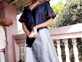 Gav se ahi hu hi ladaki ko bahar lekar uske queen ne chod diya