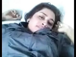 Недавно женатая тетя занимается сексом со мной