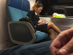 Cumming à côté chaud de freeze jeune fille dans le acquaint