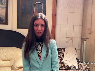 Pakte een bescheiden meisje take het theater en gescheiden voor seks take een kunstgalerij