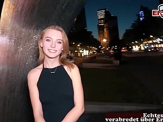 Remaja pirang Jerman yang lucu dengan payudara kecil di fuckdate asli
