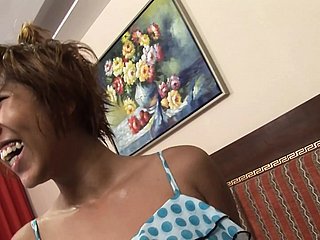 Pengembaraan Pelancong Seks di Thailand - Trull Thai Fucked oleh Farang