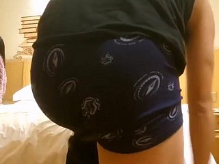 Depress signora dell'ufficio cinese ha una figures di sesso con uno sconosciuto.