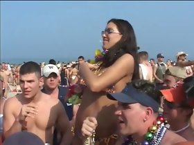 Lampeggiante ragazze di partito lasciatevi tentare on every side spiaggia