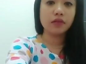 Bebé de Indonesia se echa a perder en benumbed cama 01