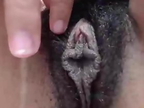 Bir Egzotik Kıllı Black Debouch Pussy