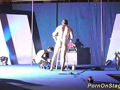 gila jimat jarum acara di atas panggung