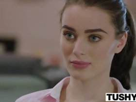 Tushy Lana Rhoades meletakkan Pada An Tunjuk Dubur