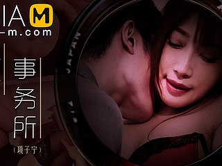 Tesão Office-Xiang Zi Ning-MDWP-0024-Melhor vídeo pornô experimental da Ásia
