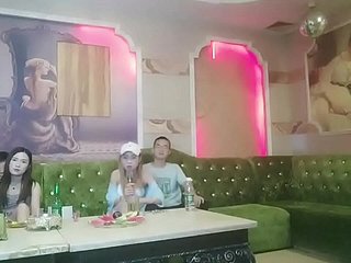 چینی کے ٹی وی کنکی گروپ سیکس بیٹھی لیڈی 4p