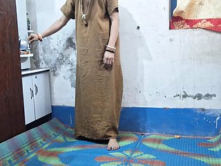 Scopa l'insegnante a casa sua