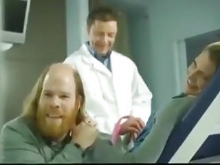 Doctor neuken de hete vrouw