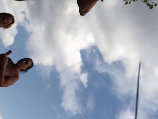 duas mulheres ajudaram acabamento