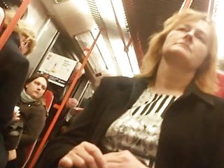 trende Upskirt olgun kadın