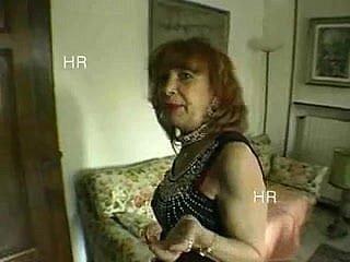 二人の若い男とファック誘惑熟女イタリア