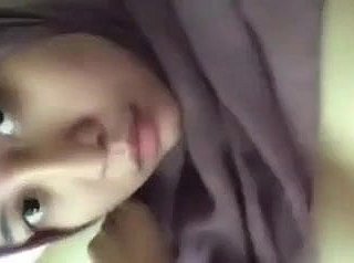 गर्म और सींग का रिच इन्डोनेशियाई बेबे masturbates
