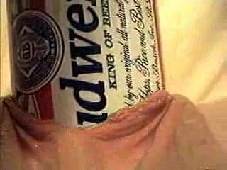 バドワイザービール缶を使用して極端なオブジェクトの挿入