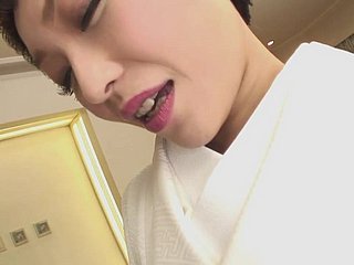 セクシーな日本の女の子はscukingハードコックを愛して