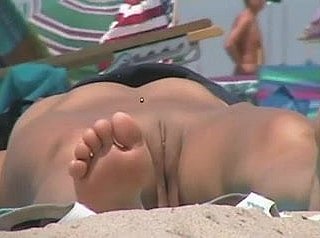 pantai perkempulan hidup telanjang