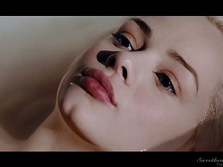 اس طرح ایک سیکسی مزاحیہ میں بہترین نے کبھی زنی کا hottie بھارت سمر